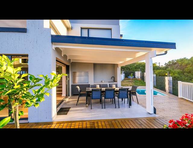 4 BEDROOM HOUSE FOR SALE IN WILDERNESS CENTRAL